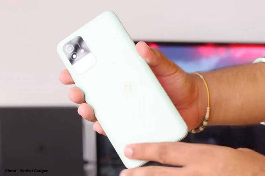 Realme Narzo 50i product shots